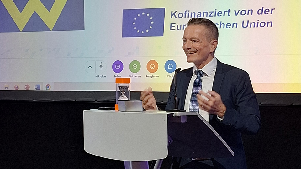 Der Integrationsbeauftragte der Bayerischen Staatsregierung bei seinem Grußwort im Staatlichen Textil- und Industriemuseum in Augsburg. (Quelle: Stadt Augsburg) Der Integrationsbeauftragte der Bayerischen Staatsregierung bei seinem Grußwort im Staatlichen Textil- und Industriemuseum in Augsburg.